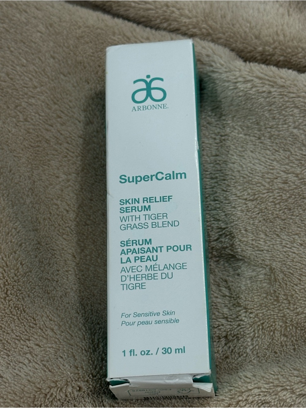 Arbonne SuperCalm Skin Relief Serum — White and Teal